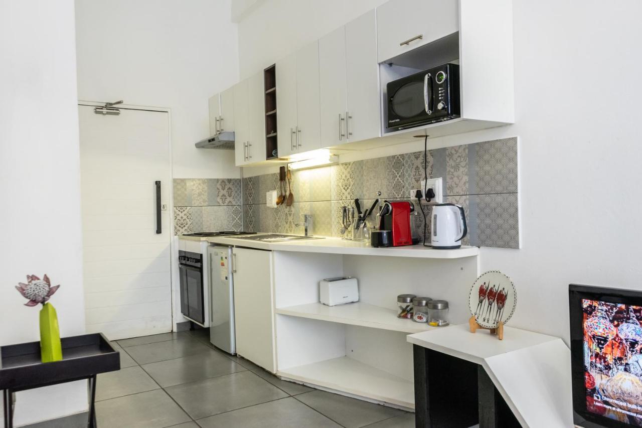 Stunning Maboneng Precinct Studio Apartment At 12 Decades Building Johannesburg Exteriör bild